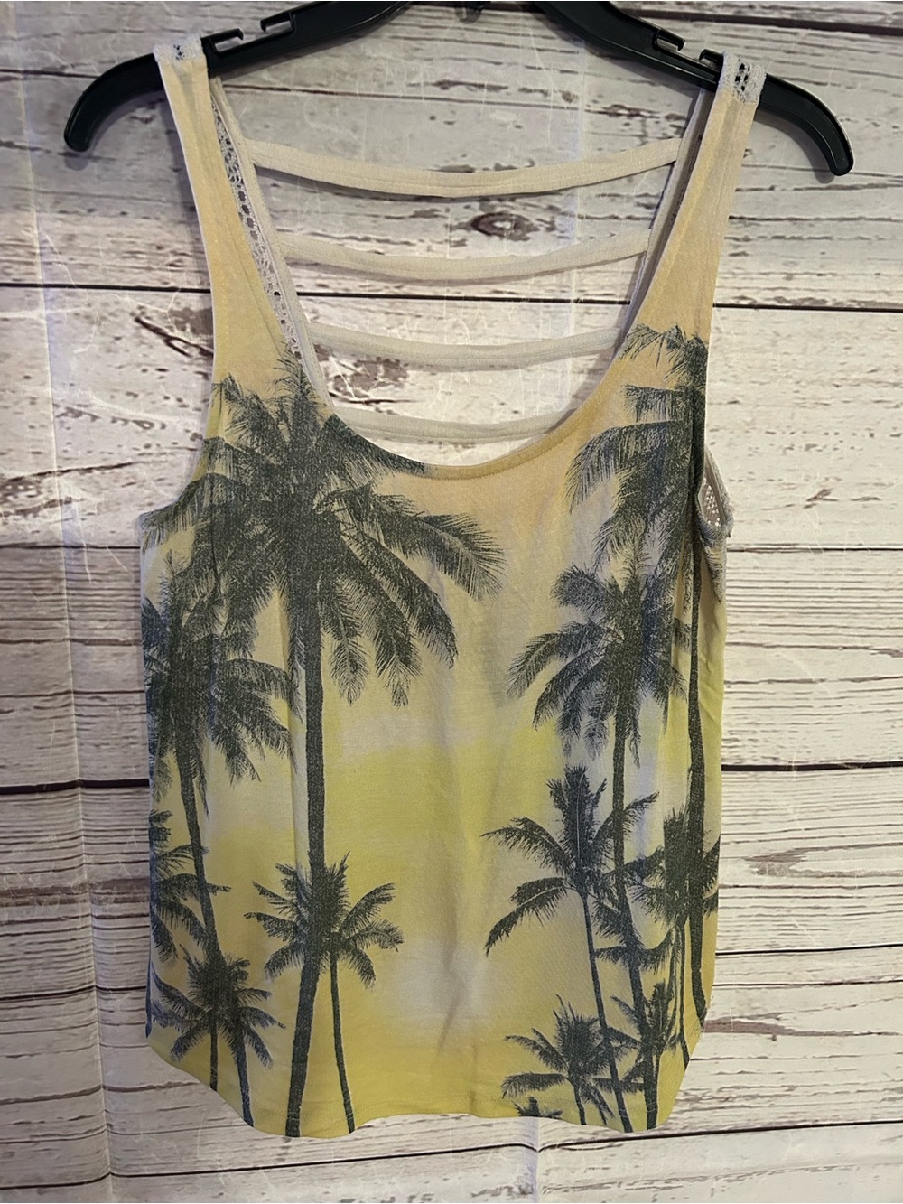 💙Full tilt tropical tank top